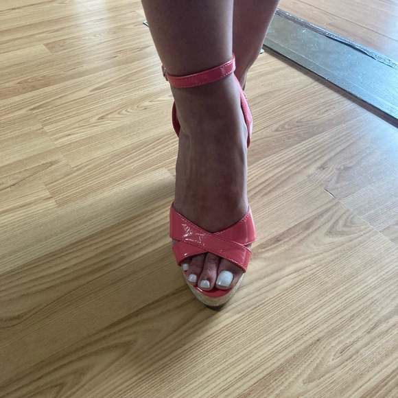 Women’s size 8 Chinese laundry - never worn. Coral w/rattan wicker style midsole - Picture 3 of 5